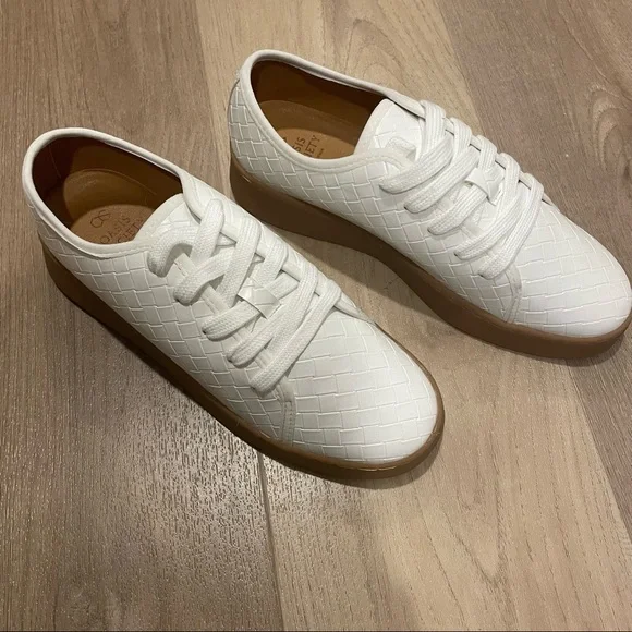 White Sneakers size 7 - Picture 3 of 8